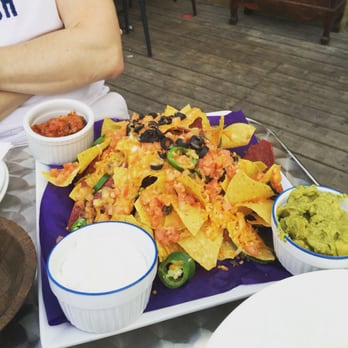 The Stone Lion - Generous size nachos and gold price - Pubs Near Me - Toronto, Ontario