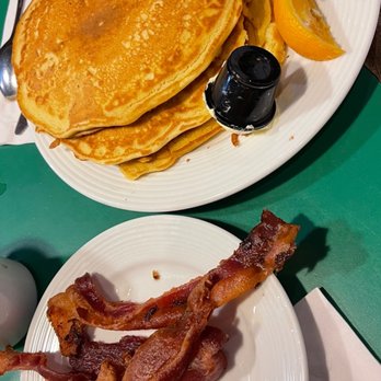 Frog Pond - Breakfast & Brunch Near Me - North Redington Beach, Florida Frog Pond - Breakfast & Brunch Near Me - North Redington Beach, Florida