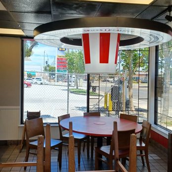 KFC - Dinning room - Fast Food Near Me - Carson, California KFC - Dinning room - Fast Food Near Me - Carson, California