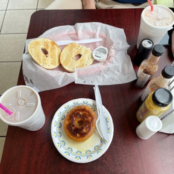 Zaba's - Grilled donut  Bagel  Iced coffee - Coffee & Tea Near Me - St. Augustine, Florida