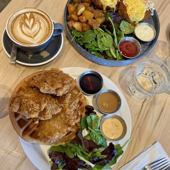 Elephant Grind Coffee - Latte, chicken & waffles, crab cake eggs benedict - Coffee & Tea Near Me - Richmond Hill, Ontario