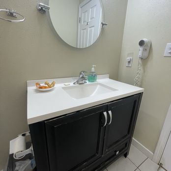 D Sands Motel - Cabinet was chipped and worn - Hotels Near Me - Lincoln City, Oregon D Sands Motel - Cabinet was chipped and worn - Hotels Near Me - Lincoln City, Oregon