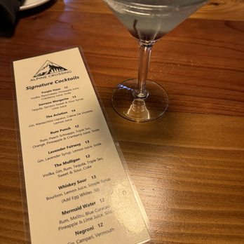 Alpine Crossing and Kitchen - Aviation - Breakfast & Brunch Near Me - McMinnville, Oregon