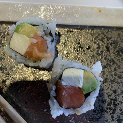 Xin Ramen Sushi & Yakitori Bar - Philadelphia roll