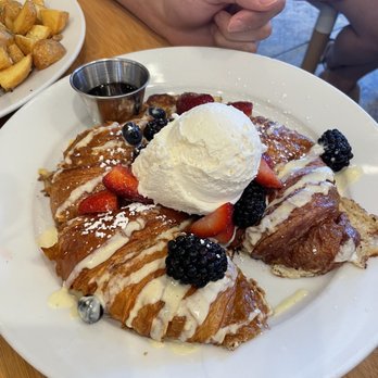 Bloom - Croissant French Toast - American Near Me - Santa Clara, California Bloom - Croissant French Toast - American Near Me - Santa Clara, California