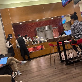 Mera Lounge VIP - Bar and Food - Food Court Near Me - Cancún, ROO