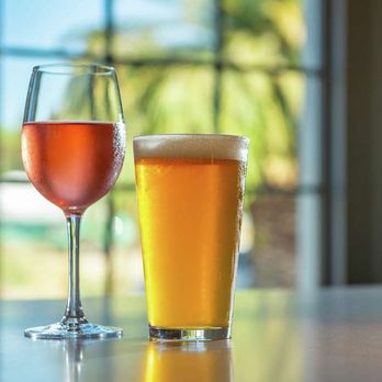 Hampton Inn Petaluma - BarLounge - Hotels Near Me - Petaluma, California Hampton Inn Petaluma - BarLounge - Hotels Near Me - Petaluma, California