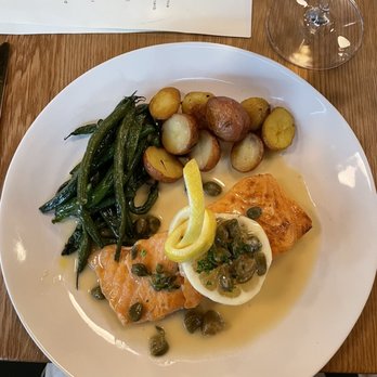Dos Besos - Salmon al limon con alcaparras - Spanish Near Me - Pasadena, California