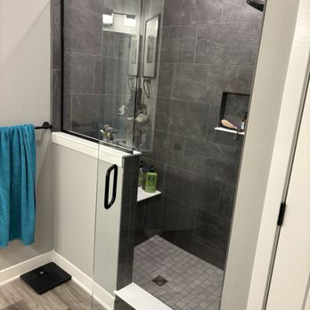 Kelly Glass & Mirror - Bathroom shower glass - Glass & Mirrors Near Me Kelly Glass & Mirror - Bathroom shower glass - Glass & Mirrors Near Me