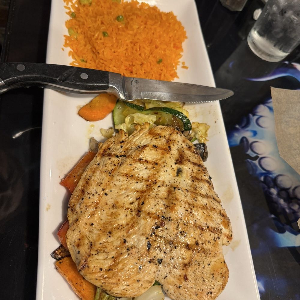 Marlin's Grill & Bar - Pollo Loco (missing queso and salad) - Barbeque Near Me - Decatur, Alabama