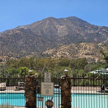 Whispering Pines Lodge - Hotels Near Me - Kernville, California Whispering Pines Lodge - Hotels Near Me - Kernville, California