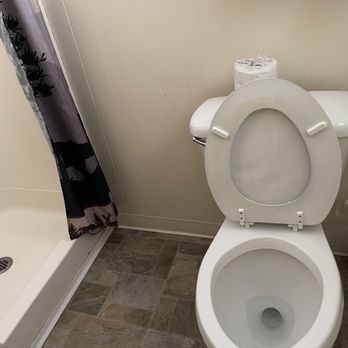 Trail Lake Lodge - Motel room for 3 people - bathroom - Hotels Near Me - Moose Pass, Alaska Trail Lake Lodge - Motel room for 3 people - bathroom - Hotels Near Me - Moose Pass, Alaska