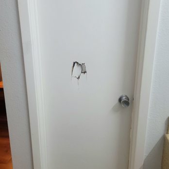 Motel 6 - Hole in bathroom door. - Hotels Near Me - Shreveport, Louisiana