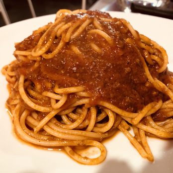 Racina - Spaghetti w bolognese sauce.. again goes very well with the chili oil and pizza! - Sicilian Near Me - Paris, 75 Racina - Spaghetti w bolognese sauce.. again goes very well with the chili oil and pizza! - Sicilian Near Me - Paris, 75