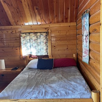 La Junta KOA - Queen/full bed, will be comfortable need your own bedding or can rent/buy bedding at the on site camp store. - RV Parks Near Me - La Junta, Colorado