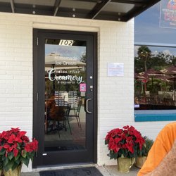 Cotee River Creamery and Desserts - Entry way