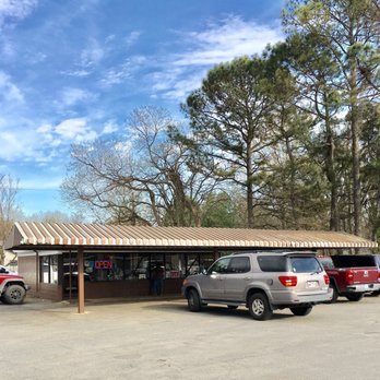 Spradlin's Dairy Delight - two trucks parked in front of a store - Fast Food Near Me - England, Arkansas