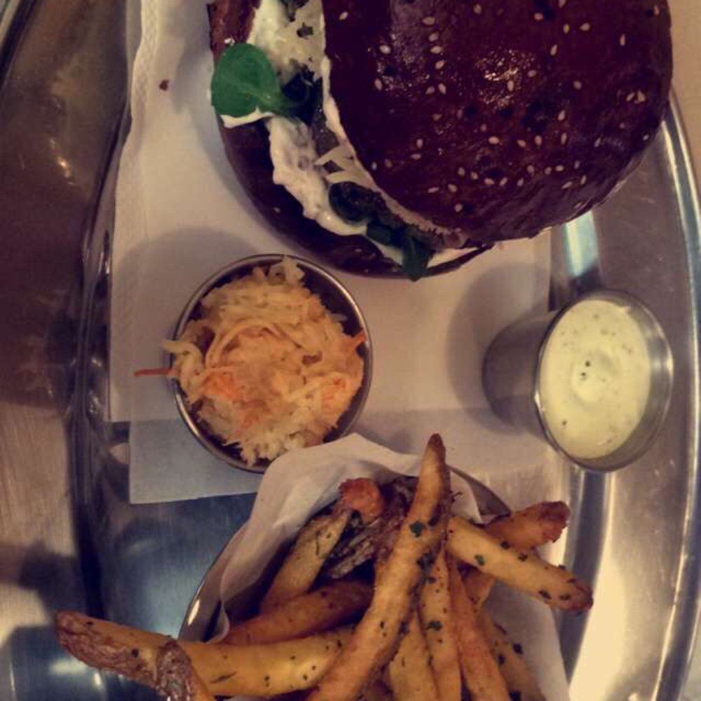 The delicate beed burger with parmesan, dry tomatos, parma ham, aioli and fresh fries. Yummy!