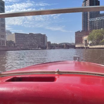 Boat MKE - Boat Charters Near Me - Milwaukee, Wisconsin