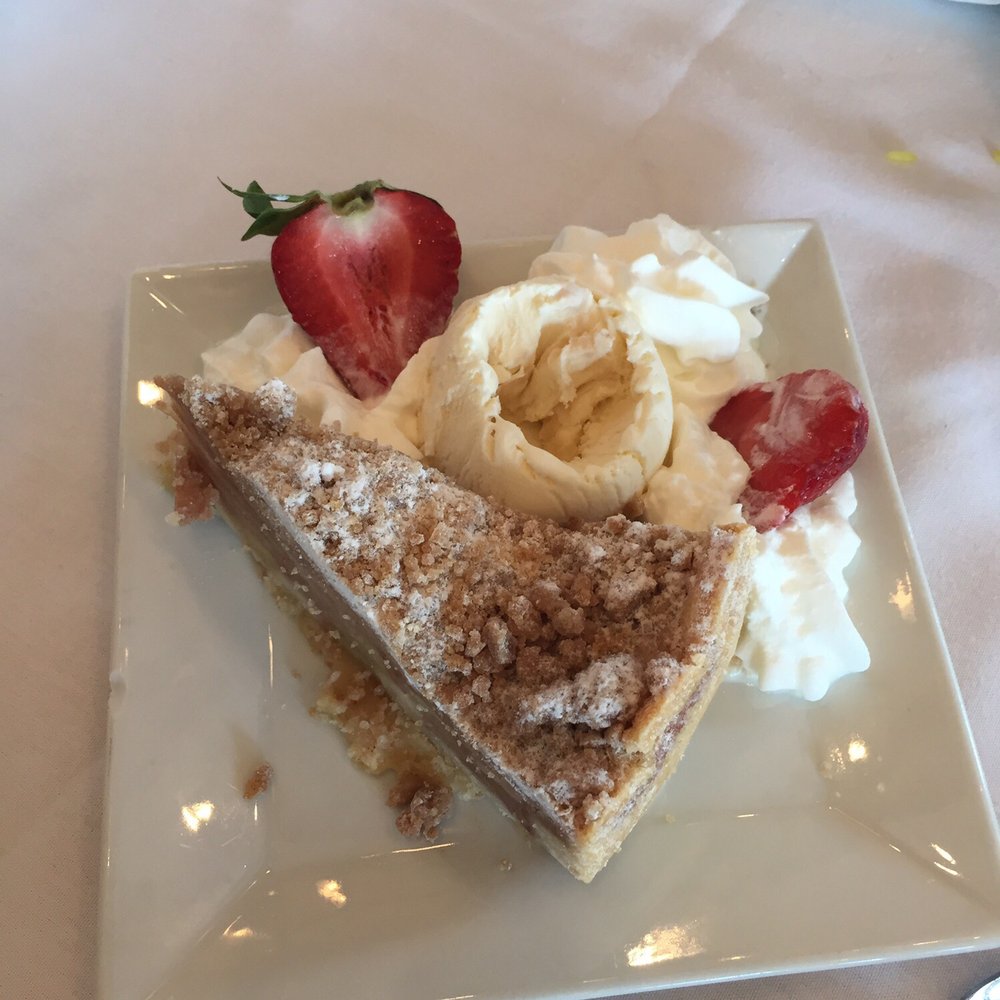 The Snapper Inn - apple crumb cake ala mode yummm - New American Near Me - Oakdale, New York
