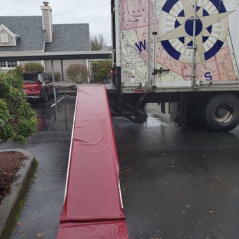 Willamette Valley Moving - It was a rainy day - Movers Near Me - Portland, Oregon