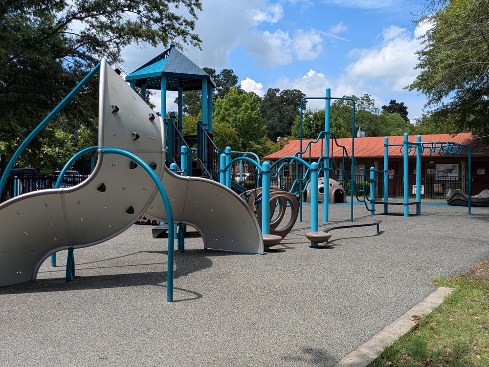 Colonial Waterfront Park