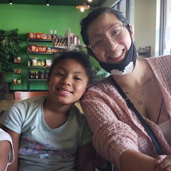 Kusina - My niece and her daughters having lunch - Filipino Near Me - Modesto, California