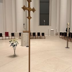 St. Hedwigs Kathedrale - Sehr puristisch! St. Hedwigs Kathedrale | Neueröffnung nach 6 Jahren Umbau zeit 24.11.2024