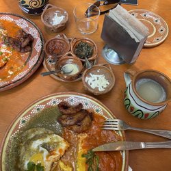 La Carboneria - Huevos divorciados y Pulque