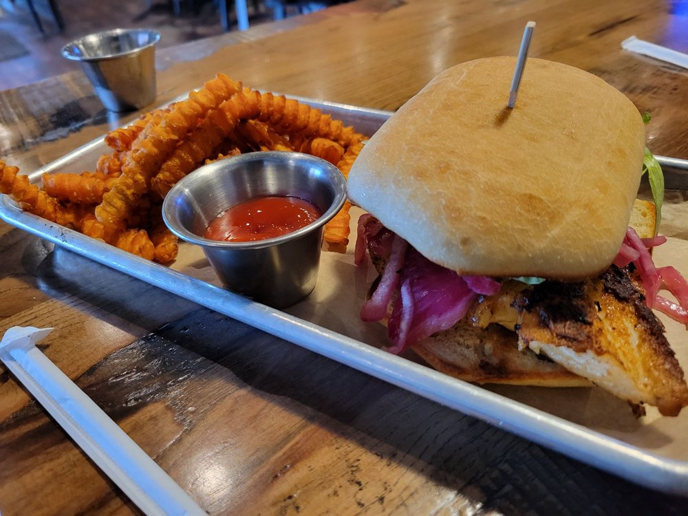 CHUCK LAGER AMERICA’S TAVERN 15 Photos American (Traditional