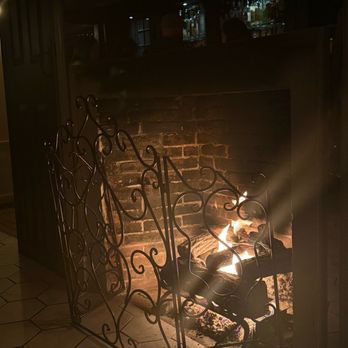 Waterdog Kitchen + Bar - Ambiance - American Near Me - Warren, Rhode Island