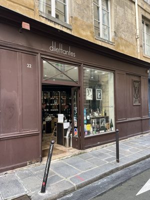 Dilettantes Cave à Champagne by null