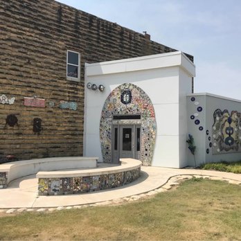 Bowl Plaza - Bowl Plaza - the finest public restroom in Kansas - Public Art Near Me - Lucas, Kansas