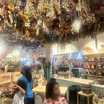 Pullman Market - More dried flowers - Grocery Near Me - San Antonio, Texas Pullman Market - More dried flowers - Grocery Near Me - San Antonio, Texas