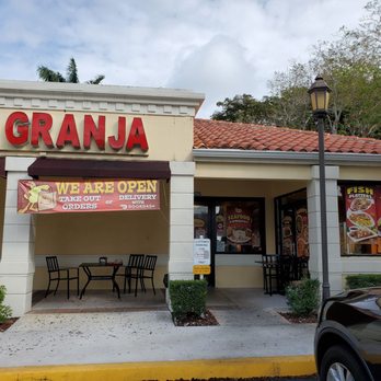 La Granja Town Center - Store front with outside seating - Latin American Near Me - Boca Raton, Florida