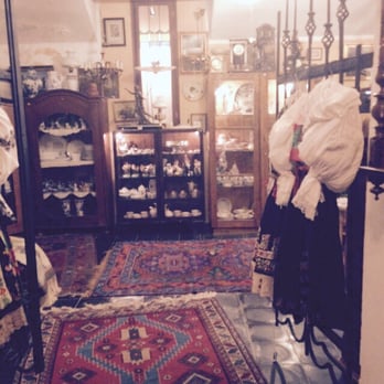 Alma Antique - Used Bookstore Near Me - Prague, Puerto Rico
