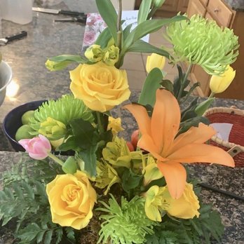 Green Bench Flowers - Florists Near Me - Saint Petersburg, Florida Green Bench Flowers - Florists Near Me - Saint Petersburg, Florida