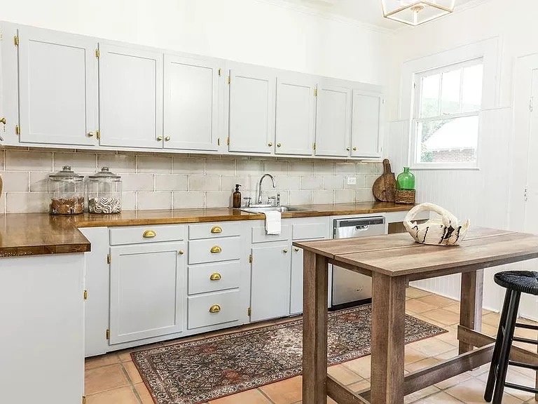 Slide of Visionary Homes and Investments