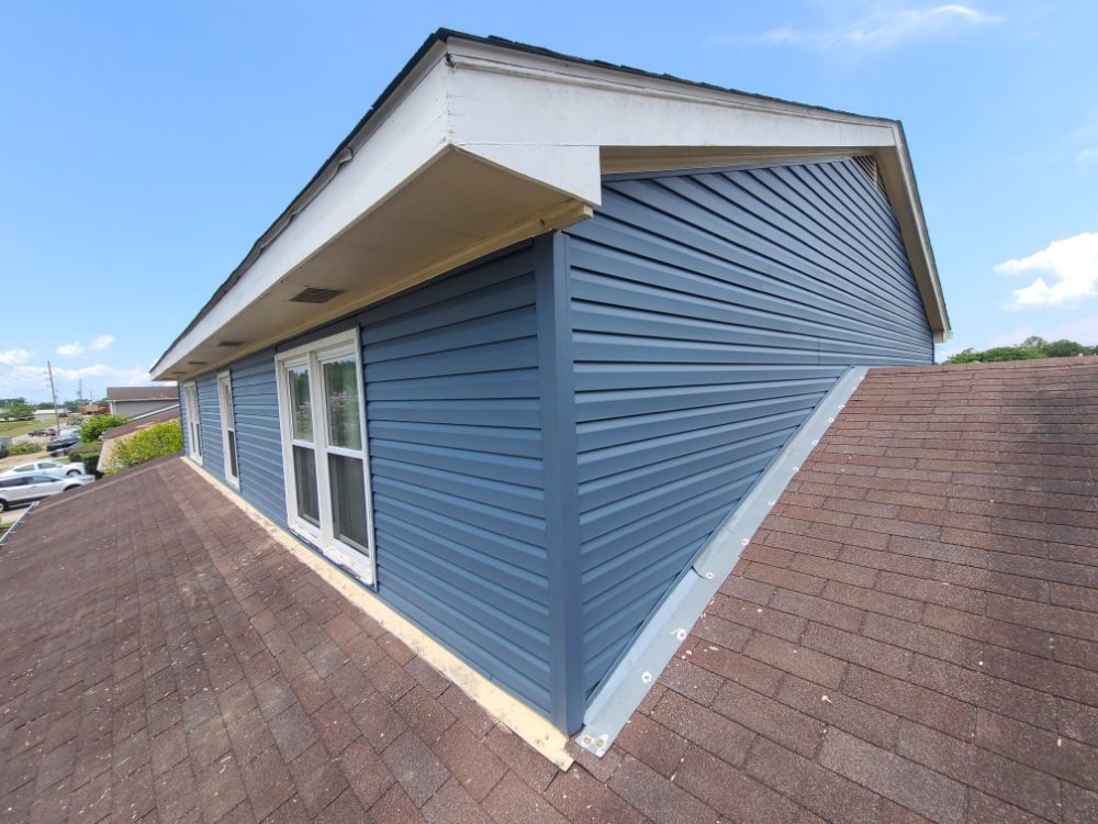 Slide of R.Leons Construction