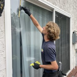 Puff Window Cleaning - Window cleaning in signal hill