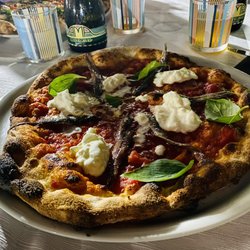 Divina Pizza - Pizza con stracciatella e alici del cantabrico