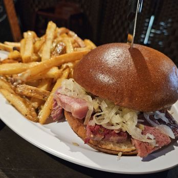 Broderick Roadhouse - Ruben sandwich - Gastropubs Near Me - West Sacramento, California Broderick Roadhouse - Ruben sandwich - Gastropubs Near Me - West Sacramento, California