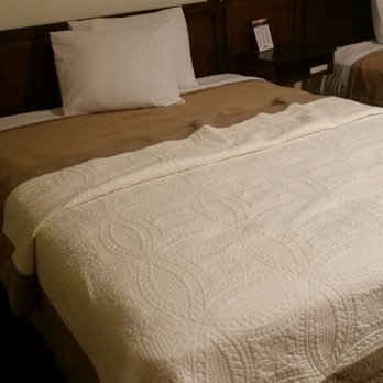 Sunset Motel - Beautiful quilts - Hotels Near Me - Sedalia, Missouri Sunset Motel - Beautiful quilts - Hotels Near Me - Sedalia, Missouri