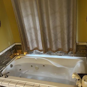 Glen Ellen Inn - Jacuzzi tub from Cottage #5 - Vacation Rentals Near Me - Glen Ellen, California Glen Ellen Inn - Jacuzzi tub from Cottage #5 - Vacation Rentals Near Me - Glen Ellen, California