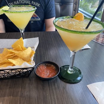 El Maguey - Lime and Guava Jumbo Margaritas - Mexican Near Me - Kansas City, Missouri