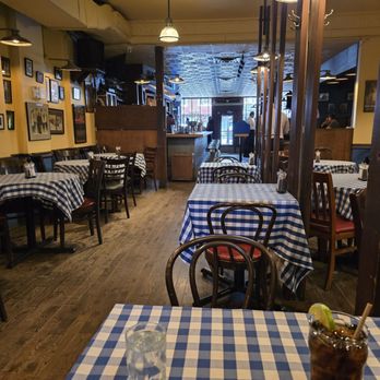 Allen's - Inside around 3:30pm on Wednesday - 2024-04-06 - Irish Near Me - Toronto, Ontario Allen's - Inside around 3:30pm on Wednesday - 2024-04-06 - Irish Near Me - Toronto, Ontario