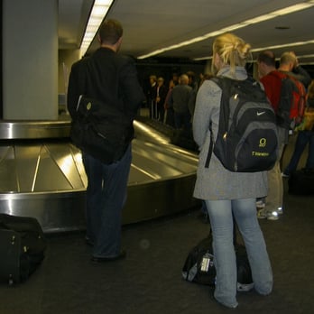 United Airlines - Why are so many people waiting at an empty carousel? - Airlines Near Me - Chicago, Illinois