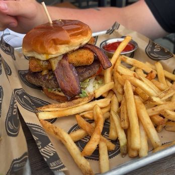 Oak & Stone - Fried cheese BBQ BACON BURGER - Pizza Near Me - Bradenton, Florida Oak & Stone - Fried cheese BBQ BACON BURGER - Pizza Near Me - Bradenton, Florida