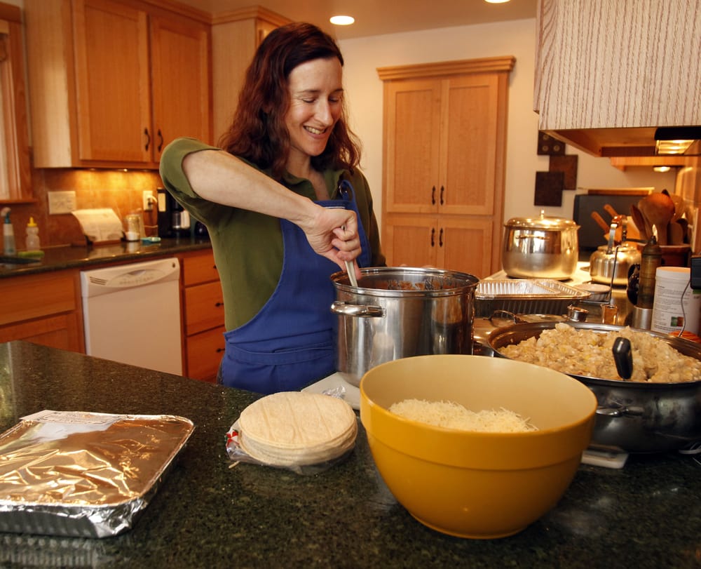 Ivy's Cookin Logo