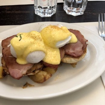 Raymond's - Eggs Benedict Breakfast - Comfort Food Near Me - Ridgewood, New Jersey